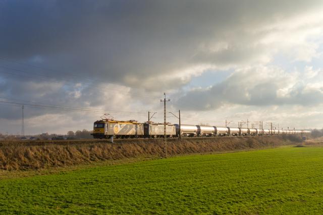Podobno nie robi się zdjęć pod słońce...
