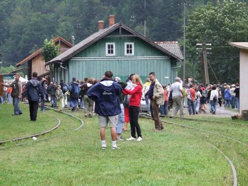 Majdan - tłumy oczekujących na pociąg